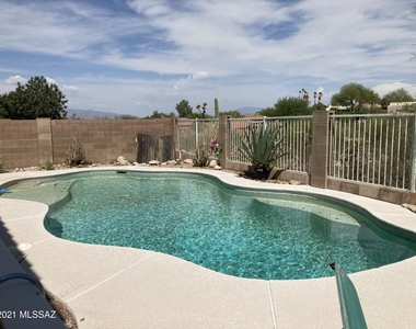 3121 W Painted Hills Ranch Court - Photo Thumbnail 0