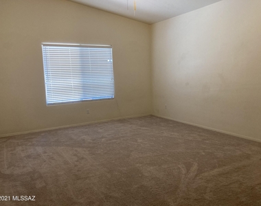3121 W Painted Hills Ranch Court - Photo Thumbnail 7