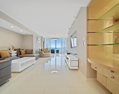 17875 Collins Ave - Photo Thumbnail 7