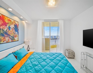 17875 Collins Ave - Photo Thumbnail 44