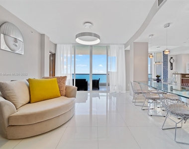 17875 Collins Ave - Photo Thumbnail 9