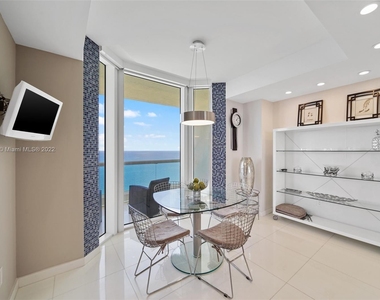 17875 Collins Ave - Photo Thumbnail 13