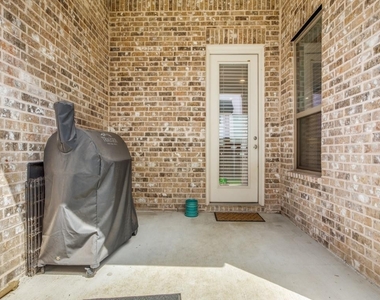 707 Brenham Avenue - Photo Thumbnail 25