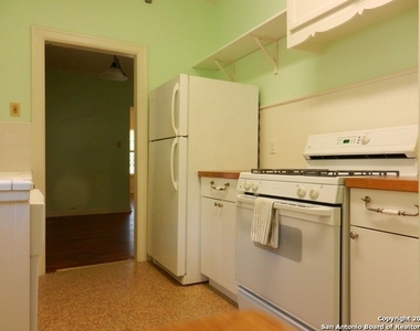 318 E Lullwood Ave - Photo Thumbnail 8