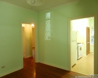 318 E Lullwood Ave - Photo Thumbnail 12