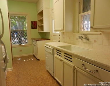 318 E Lullwood Ave - Photo Thumbnail 9