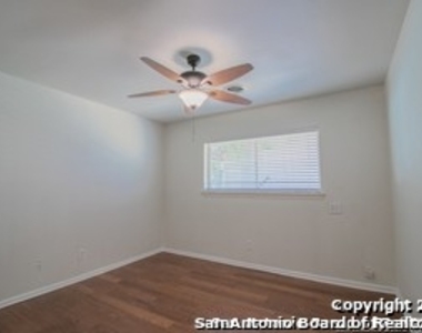 8415 Laurelhurst Dr - Photo Thumbnail 14