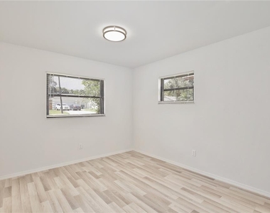 425 S Candler Avenue - Photo Thumbnail 20