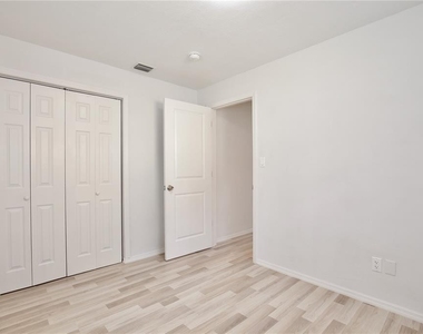 425 S Candler Avenue - Photo Thumbnail 24