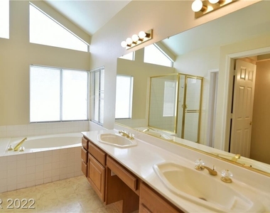 2929 Bridge Creek Street - Photo Thumbnail 24