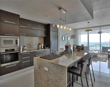 900 Biscayne Blvd - Photo Thumbnail 2