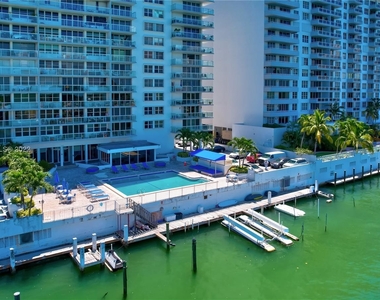 5750 Collins Ave - Photo Thumbnail 32