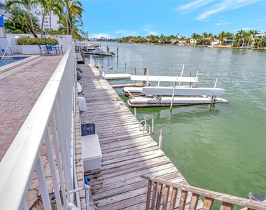 5750 Collins Ave - Photo Thumbnail 40