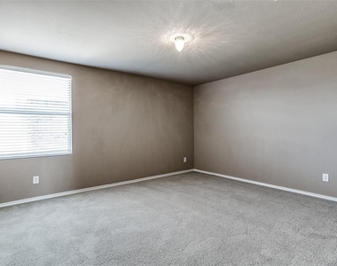 1716 Rialto Way - Photo Thumbnail 31