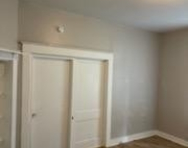 1138 W Ashby Pl - Photo Thumbnail 11