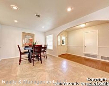 8415 Laurelhurst - Photo Thumbnail 4