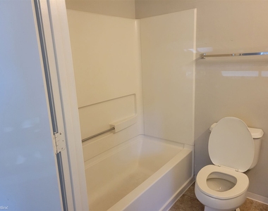 1230 University Ct Apt 103 - Photo Thumbnail 2