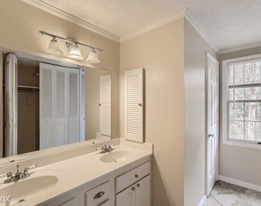 7260 Northgreen Dr Unit - Photo Thumbnail 14