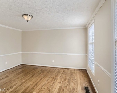 7260 Northgreen Dr Unit - Photo Thumbnail 9