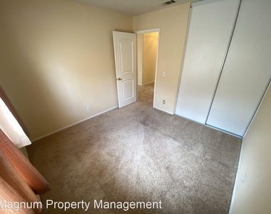 25167 Parkcrest Dr - Photo Thumbnail 13