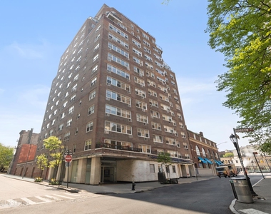 3 Sheridan Sq - Photo Thumbnail 14