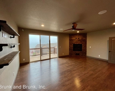 5710 Canyon Reserve Heights - Photo Thumbnail 2