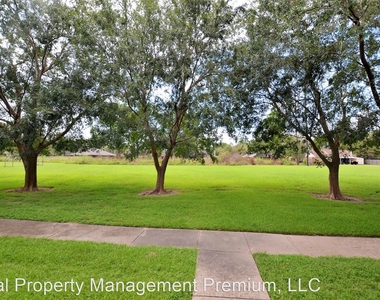 2448 Shadowbrook Dr - Photo Thumbnail 2