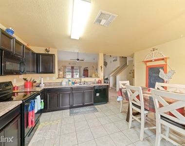 1416 R Doncaster Dr - Photo Thumbnail 7