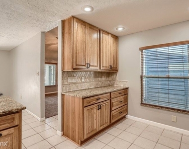 15908 Country Place - Photo Thumbnail 4