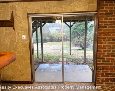 3900 Deerfield Road - Photo Thumbnail 17