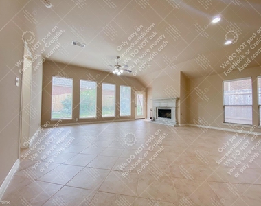 706 Westbury Ln - Photo Thumbnail 4