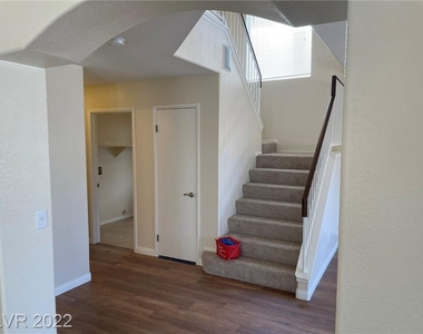 7121 Grand Castle Way - Photo Thumbnail 13