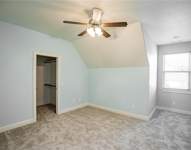 407 Cascade  Ln - Photo Thumbnail 10