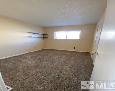 660 Wellington Way - Photo Thumbnail 7