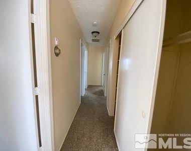 660 Wellington Way - Photo Thumbnail 10