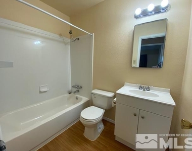 660 Wellington Way - Photo Thumbnail 11