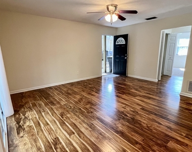 1219 Crestview - Photo Thumbnail 5