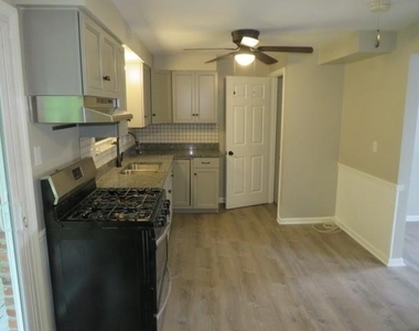 1447 Maple Dr - Photo Thumbnail 5