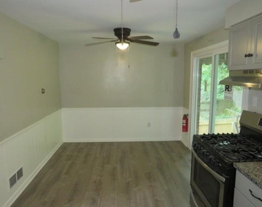 1447 Maple Dr - Photo Thumbnail 3