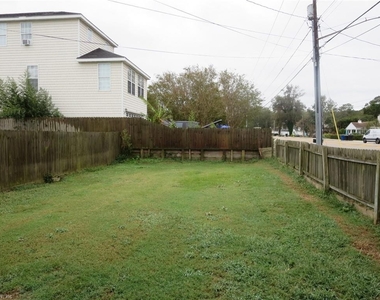 417 Hobart Avenue - Photo Thumbnail 0