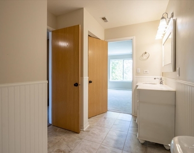 2434 Roxbury Lane - Photo Thumbnail 17