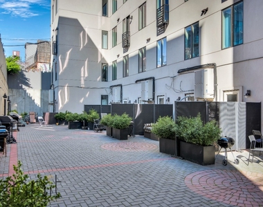 581 Van Buren Street - Photo Thumbnail 2
