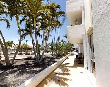 13499 Biscayne Blvd - Photo Thumbnail 0