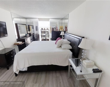 13499 Biscayne Blvd - Photo Thumbnail 6