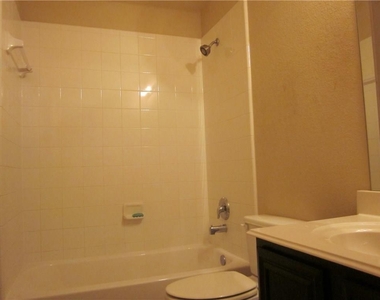 2208 Jocelyn Way - Photo Thumbnail 6