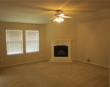 2208 Jocelyn Way - Photo Thumbnail 5