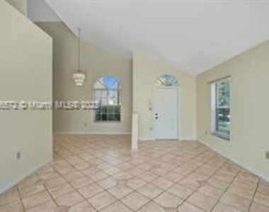 1021 Nw 173rd Ave - Photo Thumbnail 12