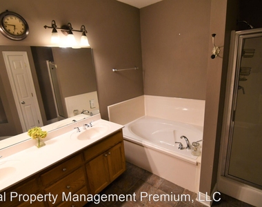 17139 Chenier Dr A Unit A - Photo Thumbnail 12