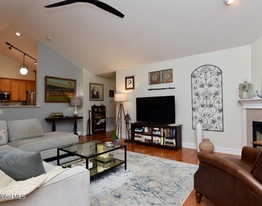 326 Ballston Avenue - Photo Thumbnail 10