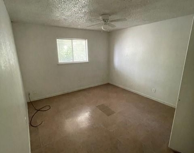 1015 Parmer Avenue - Photo Thumbnail 7